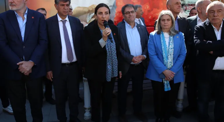 CHP heyeti maden ruhsatlarına tepki amacıyla Trabzon ve Rize'de vatandaşlarla bir araya geldi