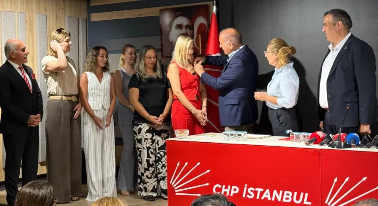 CHP İstanbul İl Başkanlığı'nda rozet takma töreni düzenlendi