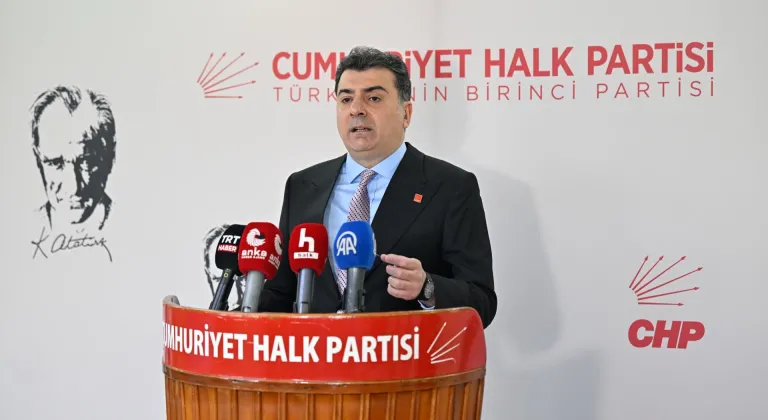 CHP Sözcüsü Zeynel Emre Avcılar'da basın toplantısı düzenledi