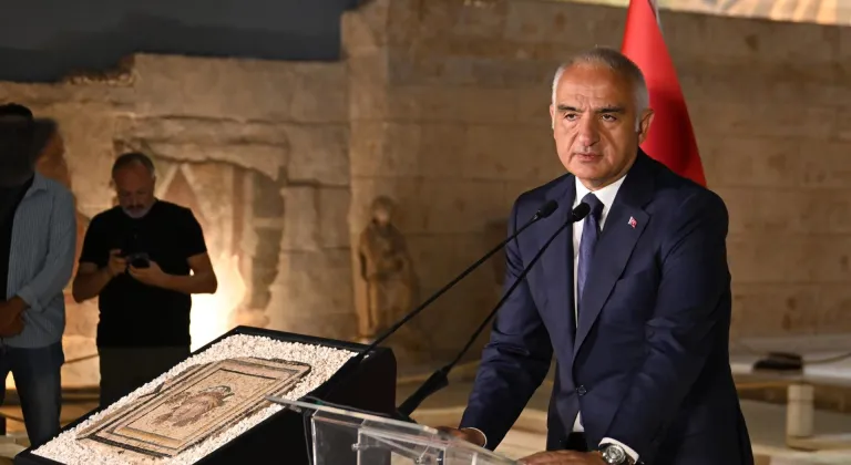 Çingene Kızı Mozaiği'nin 13. paneli Türkiye'ye getirildi
