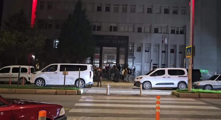 Çorum'da 1 kişinin öldüğü, 2 kişinin yaralandığı kavgayla ilgili 2 şüpheli tutuklandı
