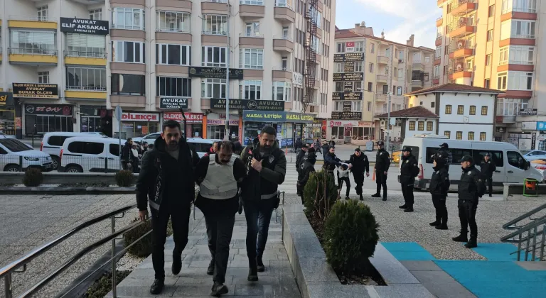 Çorum'da bir kişinin öldürülmesiyle ilgili gözaltına alınan 4 zanlı adliyede