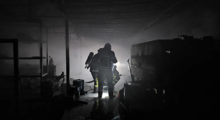 Çorum'da halı yıkama fabrikasında çıkan yangın hasara neden oldu