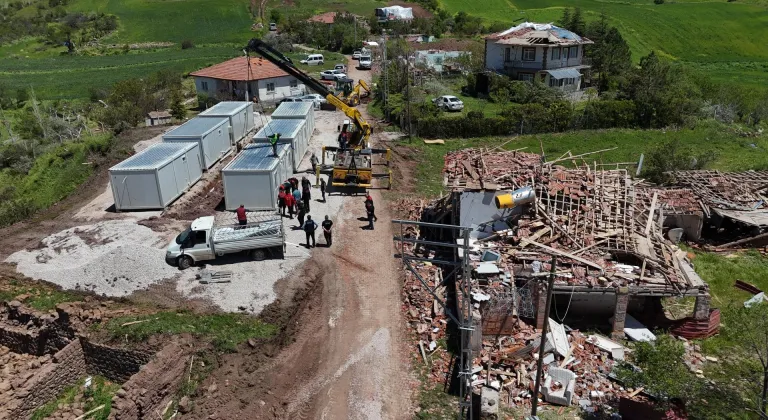 Çorum'da hortum nedeniyle zarar gören köylerde çalışmalar sürüyor