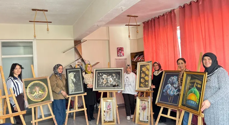 Çorum'da kadınlar rölyef sanatıyla hem üretiyor hem sosyalleşiyor