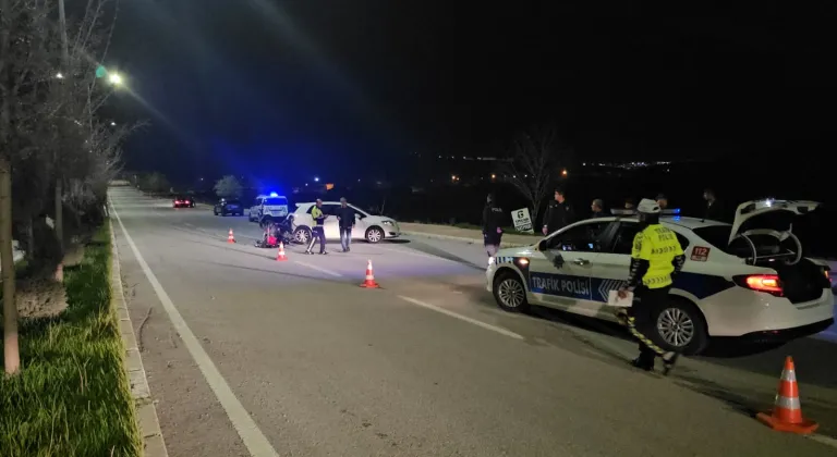 Çorum'da otomobille çarpışan motosikletin sürücüsü yaralandı