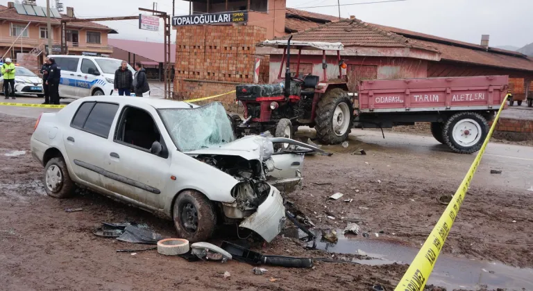 Çorum'da otomobille traktörün çarpıştığı kazada bir kişi hayatını kaybetti, iki kişi yaralandı