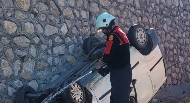 Çorum'da takla atan hafif ticari araçtaki 6 kişi yaralandı