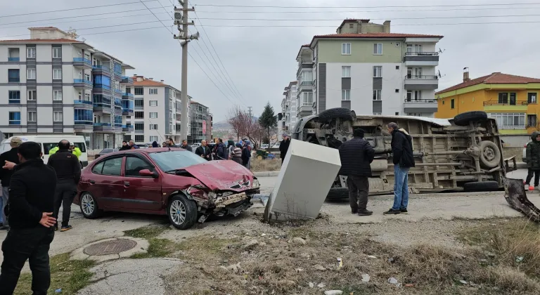 Çorum’da tarım işçilerini taşıyan minibüs ile otomobilin çarpışması sonucu 5 kişi yaralandı