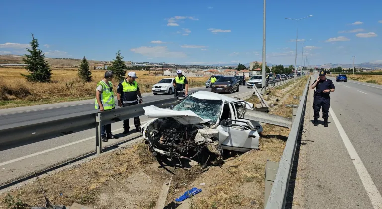 Çorum'da tır ile çarpışan otomobilin sürücüsü yaralandı