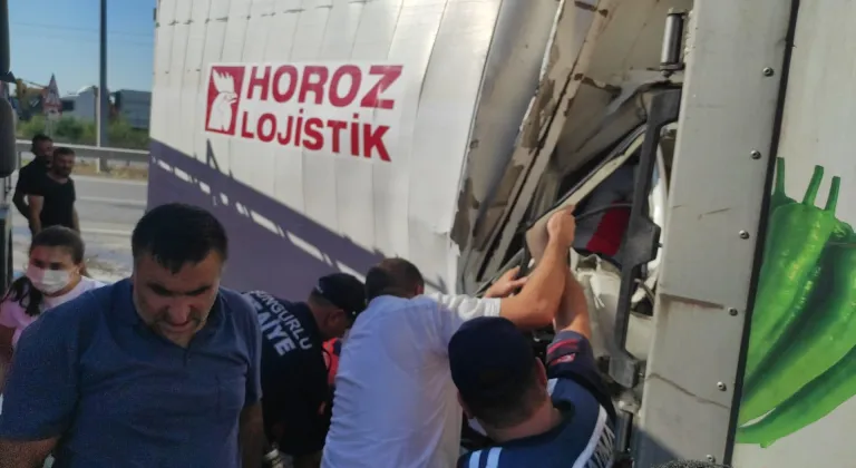 Çorum'da tırla çarpışan kamyondaki 1 kişi öldü, 1 kişi yaralandı