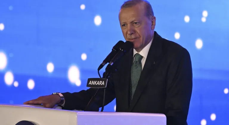 Cumhurbaşkanı Erdoğan: "Bugün çok özel, tarihi bir gün. 25’inci yılımızı büyük bir gururla idrak ediyoruz. AK kadrolar olarak, çeyrek asrı devirmenin bahtiyarlığını yaşıyoruz"
