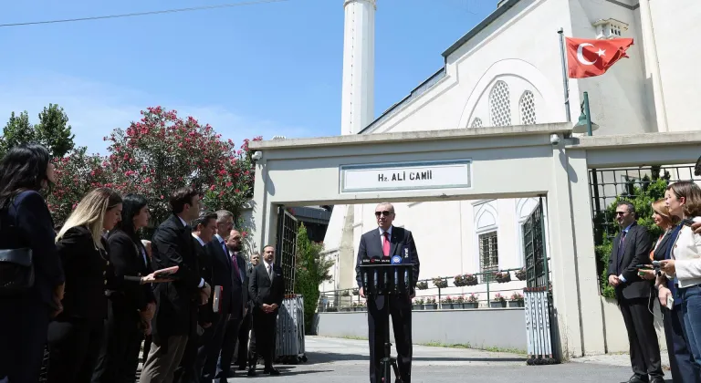 Cumhurbaşkanı Erdoğan cuma namazını Hz. Ali Camisi'nde kıldı