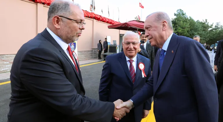 Cumhurbaşkanı Erdoğan: "Girne'den Mersin Taşucu'na seyir halindeyken alabora olan yolcu gemisi dolayısıyla milletimize ve Kıbrıs Türk halkına geçmiş olsun dileklerimi iletiyorum"