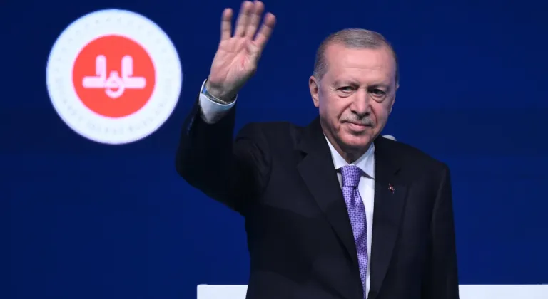 Cumhurbaşkanı Erdoğan: "İsrail'in savaş bağımlısı mevcut hükümeti, komşularından başlayarak tüm bölgemizi istikrarsızlığa sürüklemek için her türlü tahriki deniyor."