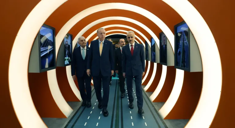 Cumhurbaşkanı Erdoğan: "(Muhalefet)Taş üstüne taş koymaktan acizler, para kuleleri, baklava kutuları, rüşvet çarkları dışında bizim meselemiz diyebilecekleri hiçbir icraatleri yok"