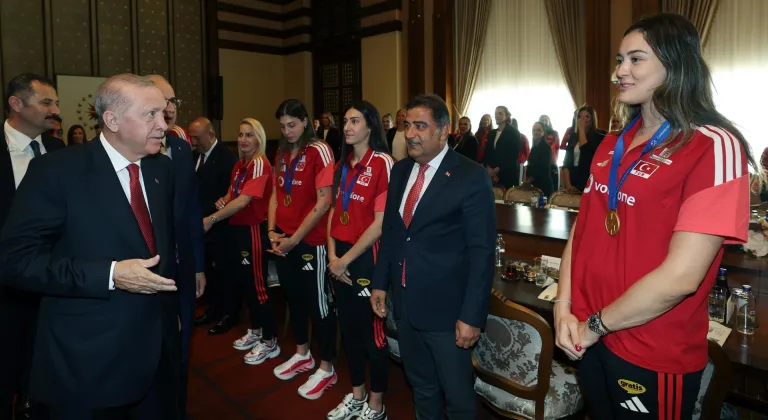 Cumhurbaşkanı Erdoğan, şampiyon milli voleybolcuları kabul etti: