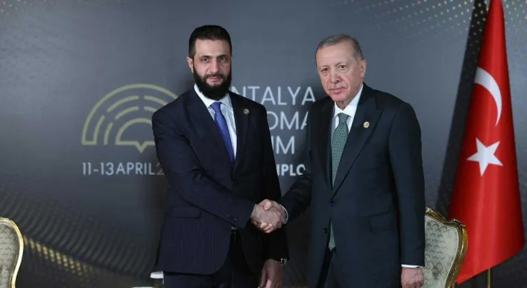 Cumhurbaşkanı Erdoğan, Suriye Cumhurbaşkanı Şara ile Antalya'da Kritik Bir Görüşme Gerçekleştirdi