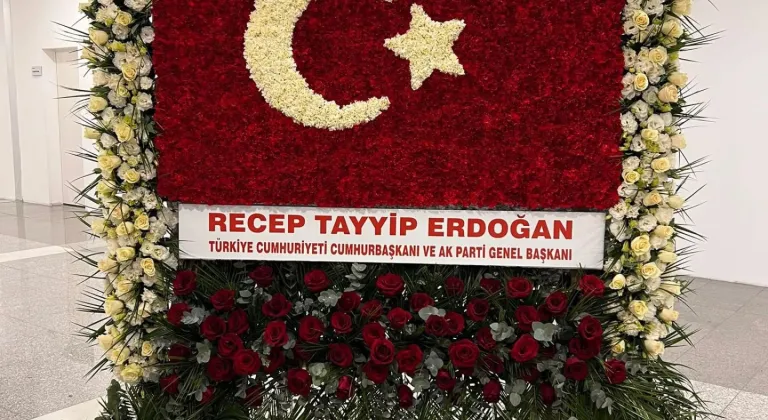 Cumhurbaşkanı Erdoğan'dan MHP'nin 57. kuruluş yıl dönümü için Türk bayraklı kutlama çiçeği
