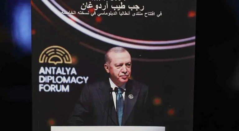 Cumhurbaşkanı Erdoğan'ın Antalya Diplomasi Forumu'ndaki konuşması 3 dilde kitaplaştırıldı