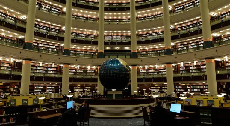 Cumhurbaşkanlığı Millet Kütüphanesi'nde ziyaretçilere sahur ikramları dağıtılıyor