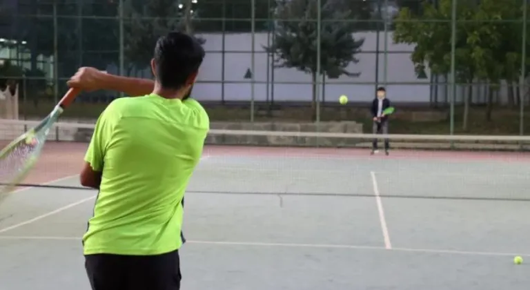 Cumhuriyet Bayramı tenis turnuvası başladı