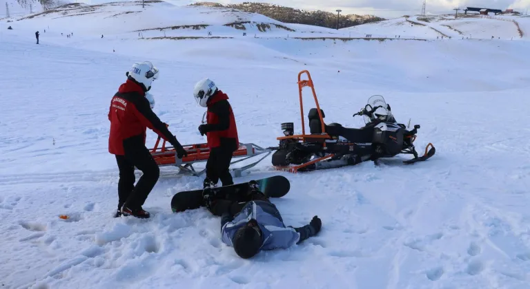 Davraz Kayak Merkezi'nde JAK timleri görev başında