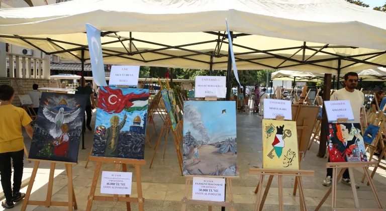 Denizli'de öğrencilerin çizdiği resimler Gazze yararına satışa çıkarıldı