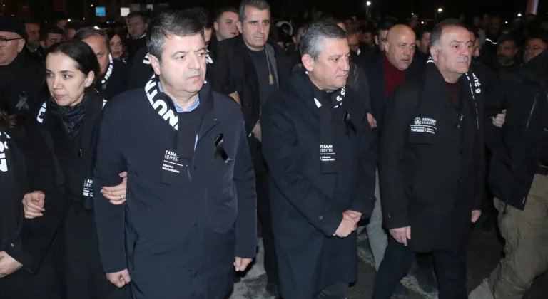 Depremde hayatını kaybedenler Adıyaman'da "sessiz yürüyüş"le anıldı