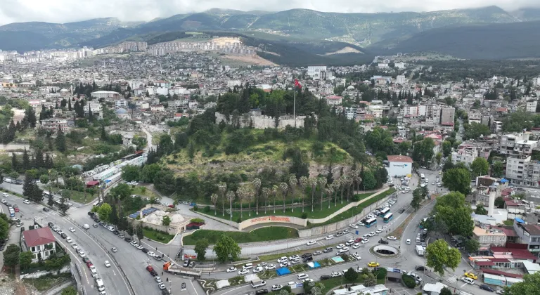 Depremde zarar gören Kahramanmaraş Kalesi'nde restorasyon çalışmaları sürüyor
