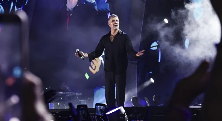 Derya Bedavacı ve Özcan Deniz, İstanbul Festivali'nde konser verdi