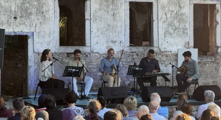 Derya Türkan Ensemble, Vlahsaray Panayia Paramythia Kilisesi'nde konser verdi