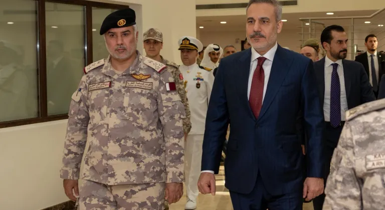 Dışişleri Bakanı Fidan, Katar-Türk Birleşik Müşterek Kuvvet Komutanlığı Karargahı'nı ziyaret etti