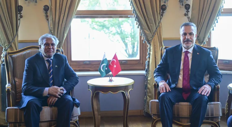 Dışişleri Bakanı Fidan, Pakistanlı mevkidaşı Dar ile İstanbul'da görüştü