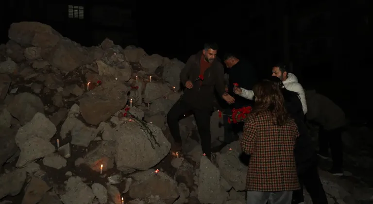 Diyarbakır'da 6 Şubat depremlerinde hayatını kaybedenler anıldı