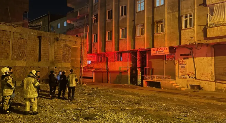 Diyarbakır'da 8 katlı bina tedbiren boşaltıldı