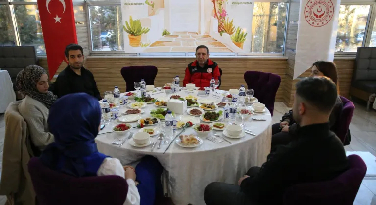 Diyarbakır'da Aile ve Gençlik Fonu'ndan yararlanan çiftler iftarda buluştu