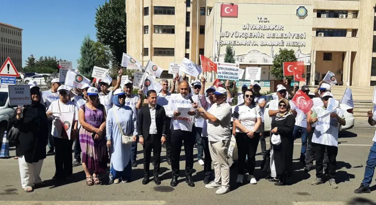 Diyarbakır'da bazı belediyelerde işten çıkarılan işçilerin eylemi sürüyor