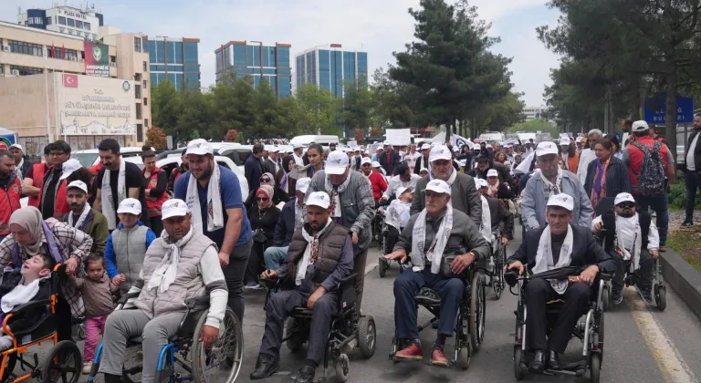 Diyarbakır'da "Engelliler Onur Yürüyüşü" düzenlendi