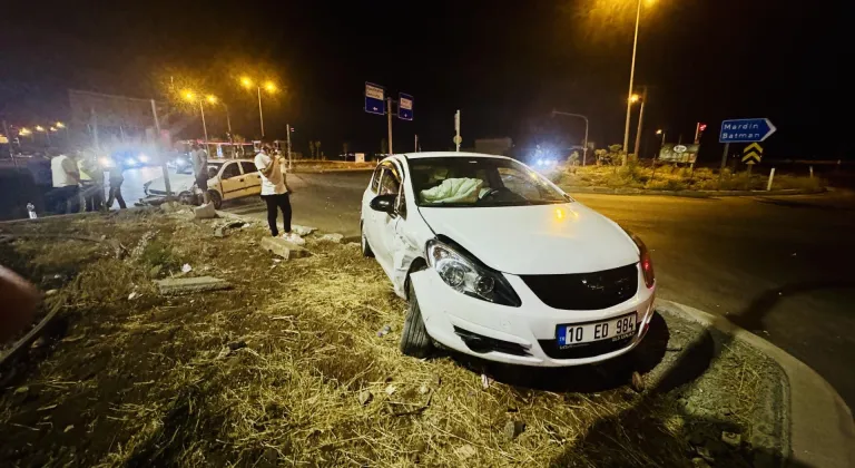 Diyarbakır'da iki otomobilin çarpıştığı kazada 7 kişi yaralandı