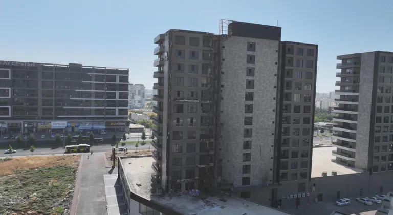 Diyarbakır'da plazada çıkan yangının izleri dronla görüntülendi