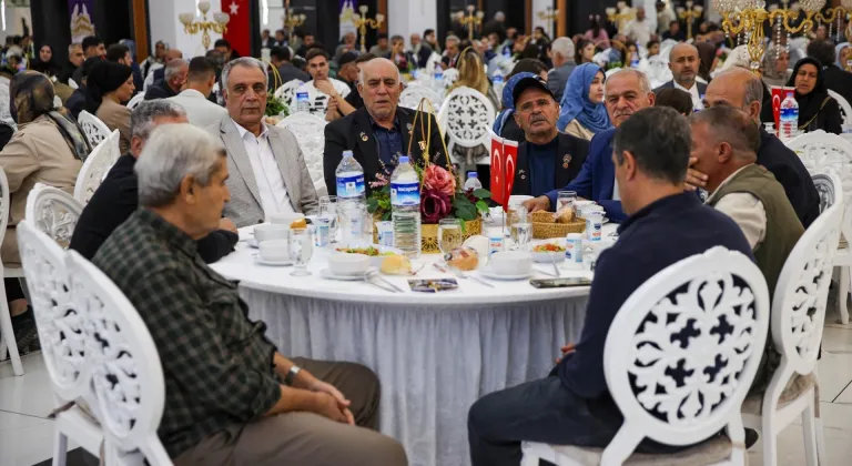 Diyarbakır'da şehit aileleri ve gaziler için dayanışma ve onur yemeği verildi