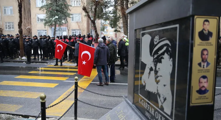 Diyarbakır'da şehit edilen Gaffar Okkan ve 5 polis memuru törenle anıldı