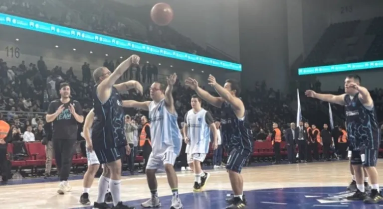 Down sendromlu basketbolcular farkındalık yaratmak için gösteri maçı yaptı