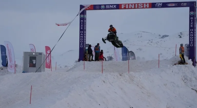 Dünya Kar Motosikleti Şampiyonası Rize Handüzü Yaylası’nda başladı