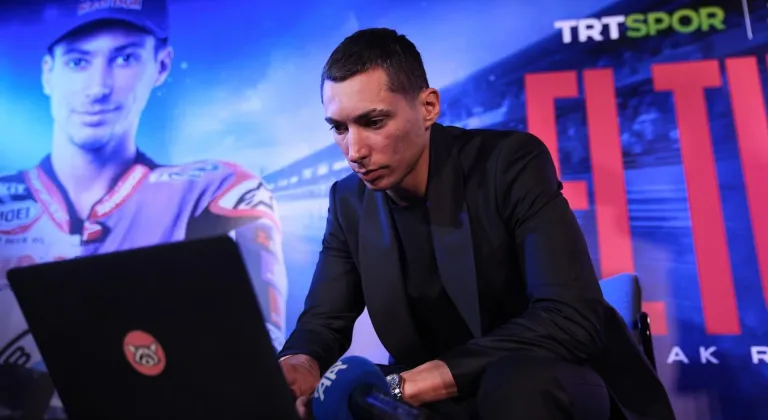 Dünya Superbike şampiyonu Toprak Razgatlıoğlu, AA'nın "Yılın Kareleri" oylamasına katıldı