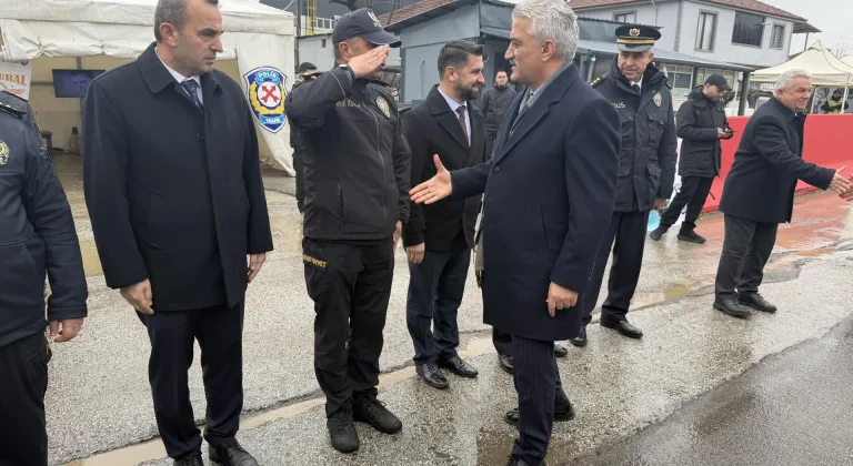 Düzce Valisi Makas, Bolu Dağı geçişinde bayram trafiği denetimlerine katıldı:
