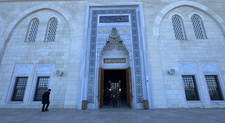 Düzce, Zonguldak, Karabük ve Bartın'da ramazanın ilk cuma namazı kılındı