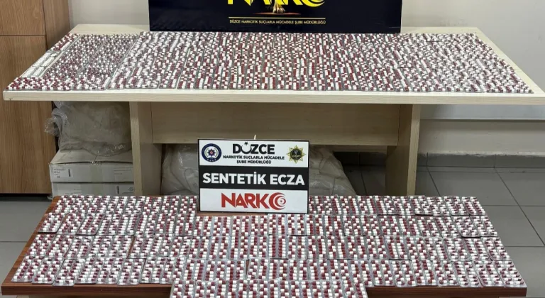 Düzce'de aracın iç döşemelerine gizlenmiş 4 bin 273 uyuşturucu hap ele geçirildi