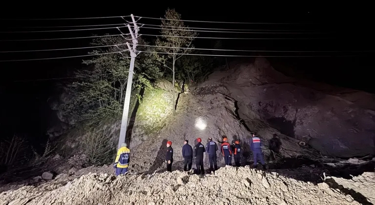 Düzce'de yamaçta mahsur kalan 3 kişi kurtarıldı